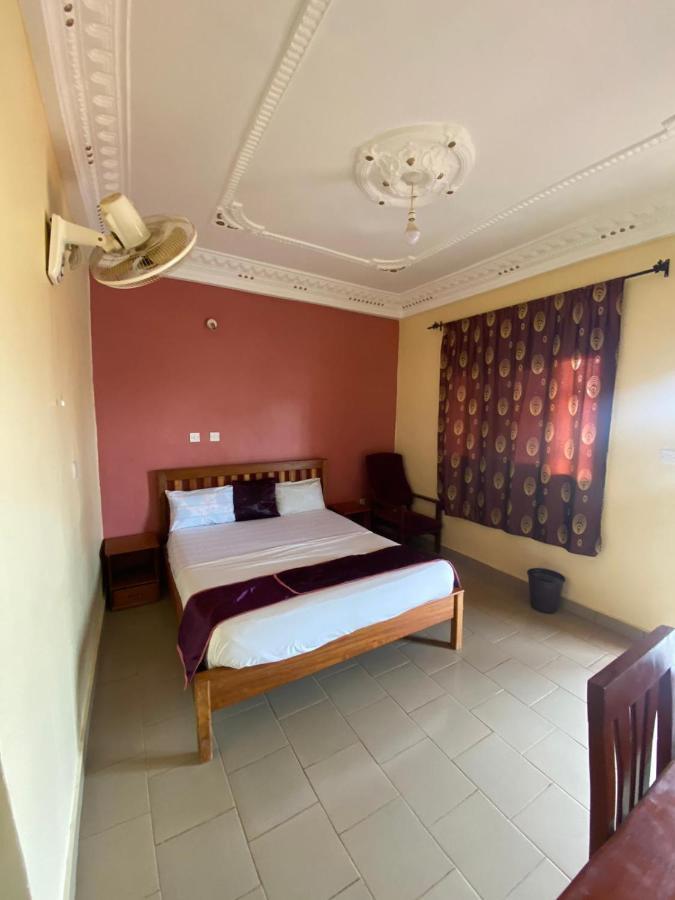 Britannia Hotel Cmr Yaoundé Kültér fotó